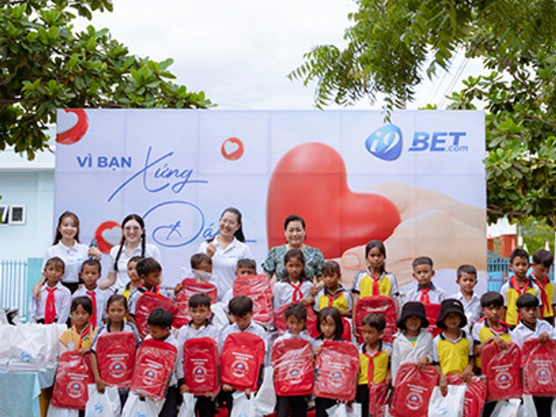 Hình ảnh đội ngũ i9bet141 làm việc cùng nhau